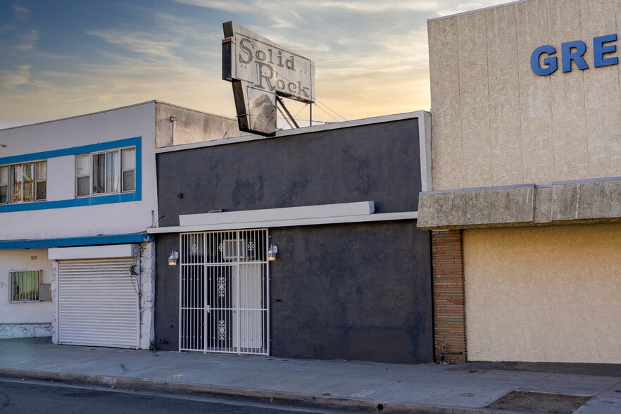 More Photos Of 11123 S Western Ave, Los Angeles Office For Sale