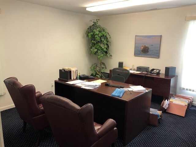 More Photos Of 100 Bradley Rd, Woodbridge Office For Sale