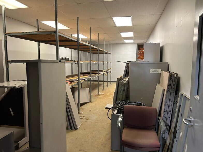 More Photos Of 555 29th St W, Charleston Service For Lease