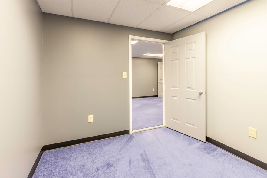 More Photos Of 2840 Mitthoeffer Pl, Indianapolis Warehouse For Sale