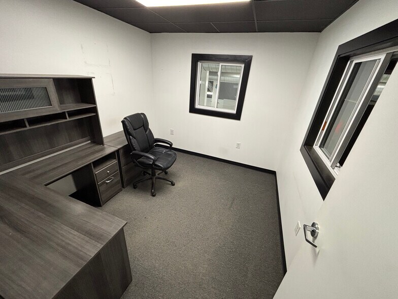More Photos Of 29 Stillwater Ave, Orono Showroom For Lease
