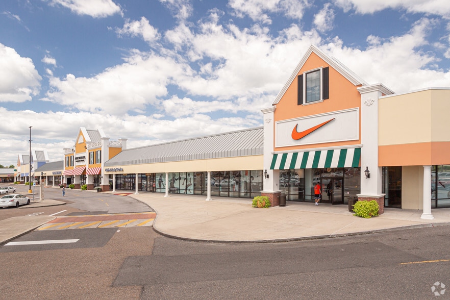 Primary Photo Of 2200-2210 Tanger Blvd, Gonzales General Retail For Lease