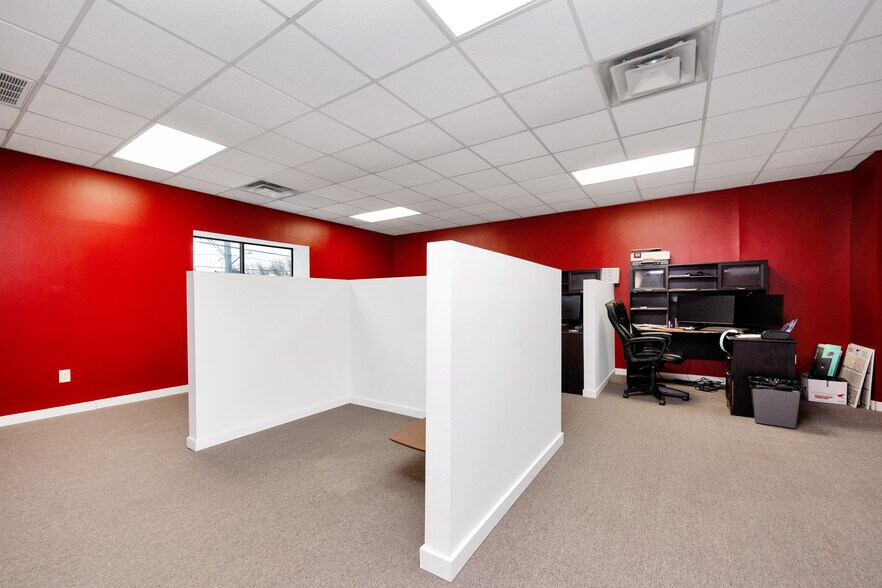 More Photos Of 429 W Main St, Patchogue Freestanding For Lease