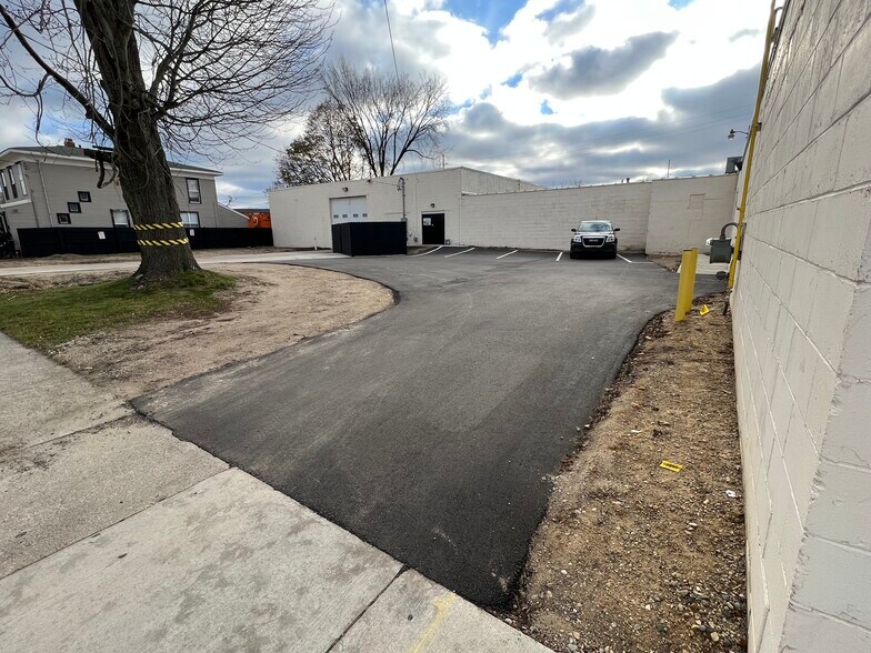 More Photos Of 601 Portage St, Kalamazoo Flex For Lease