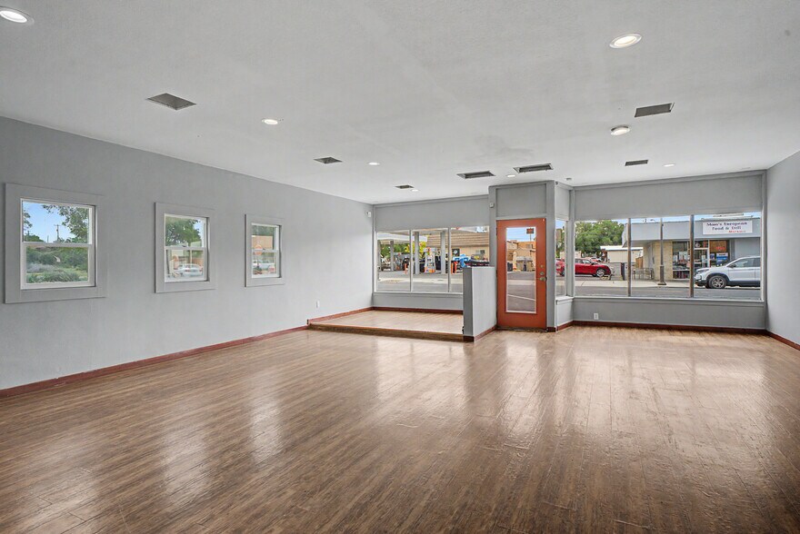 More Photos Of 330 Main Ave E, Soap Lake Freestanding For Lease