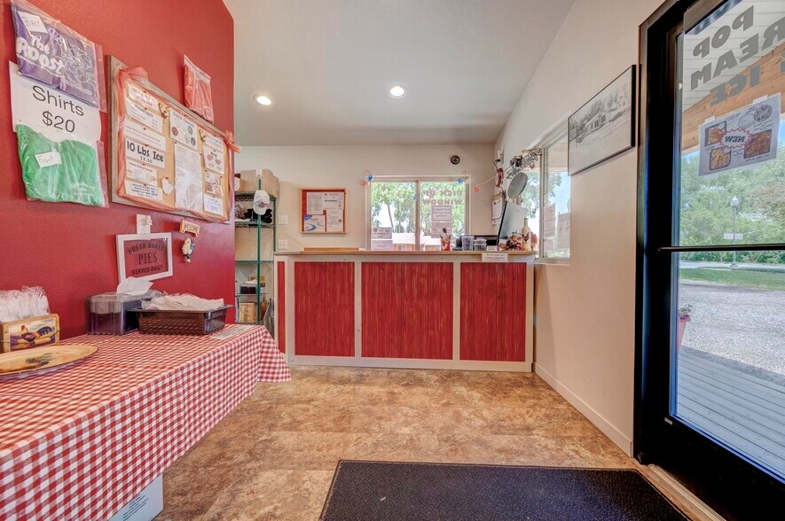 More Photos Of 100 Hill Ave, Spirit Lake Restaurant For Sale
