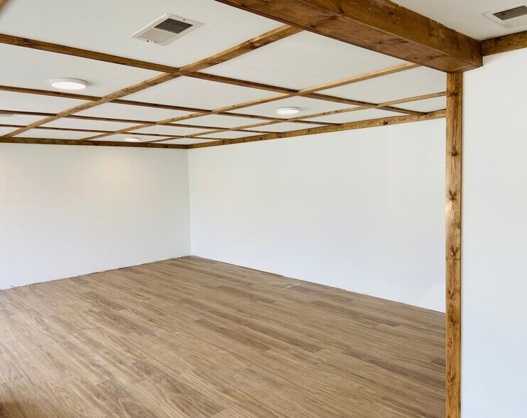 More Photos Of 1701 Dumplin Loop Rd, New Market Freestanding For Sale