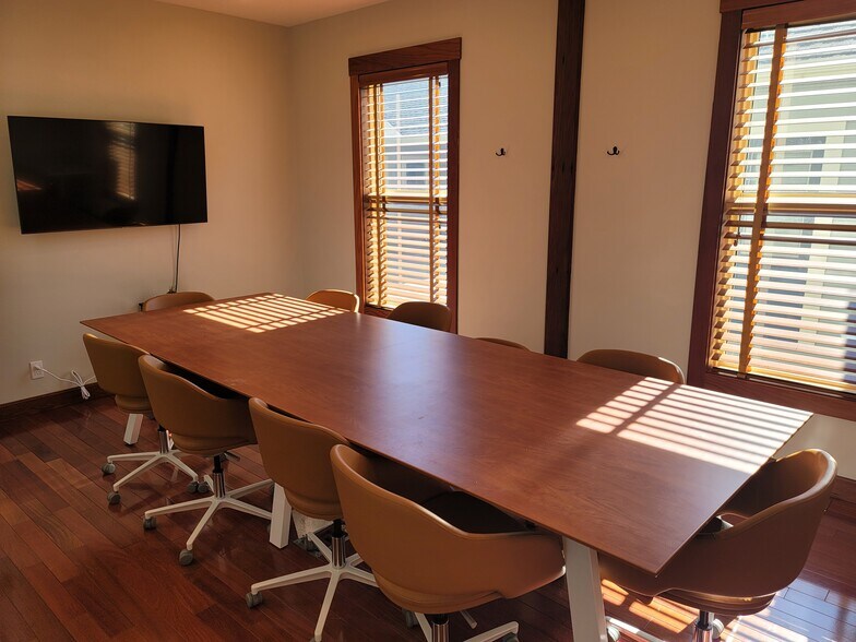 More Photos Of 230 Center St, Healdsburg Office For Lease