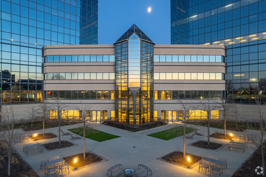More Photos Of 1450 American Ln, Schaumburg Office For Lease