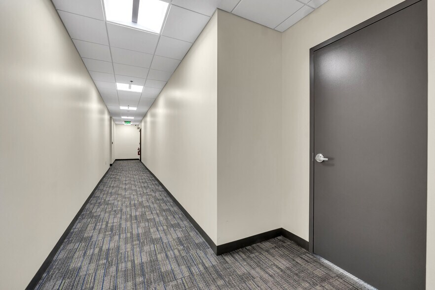 More Photos Of 80 Optical Dr, Southbridge Flex For Lease