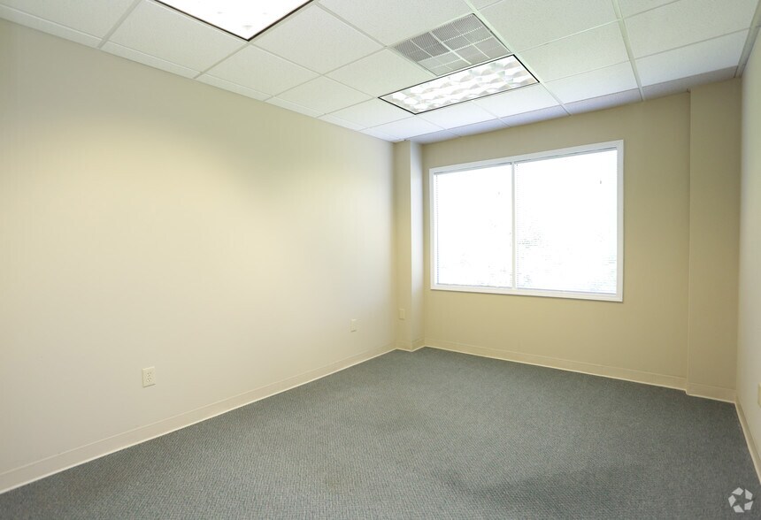 More Photos Of 2395 Wall St SE, Conyers Office For Lease