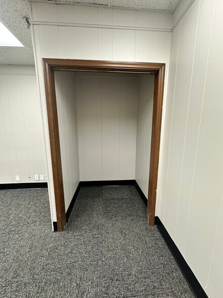 More Photos Of 1618 E 9th St, Hopkinsville Office For Lease