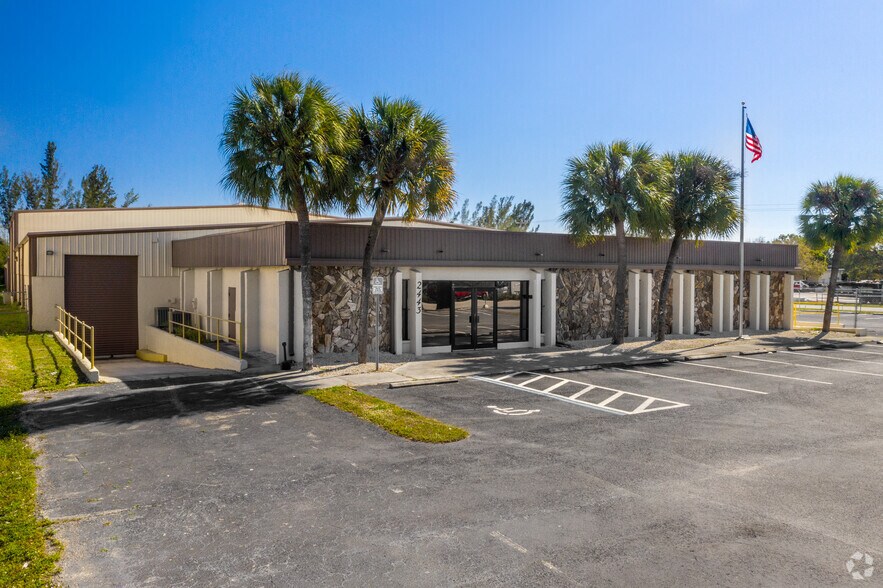 More Photos Of 2443 Rockfill Rd, Fort Myers Manufacturing For Lease