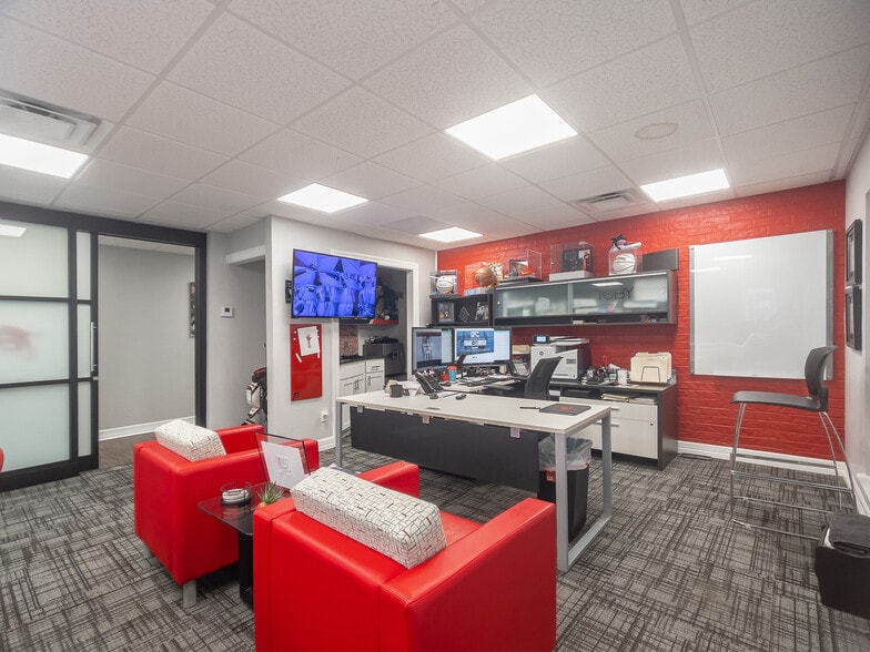 More Photos Of 6001 Nw Expressway, Oklahoma City Office For Sale