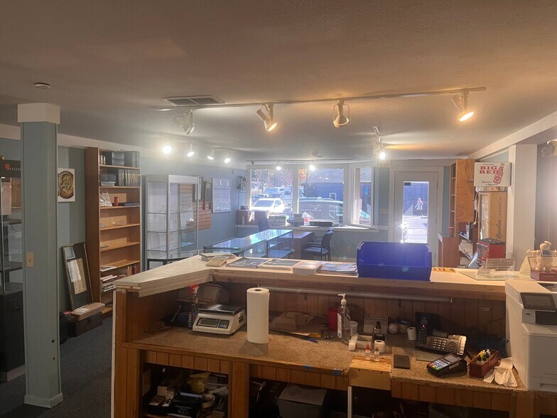 More Photos Of 207-209 N Sale St, Ellettsville Storefront For Sale