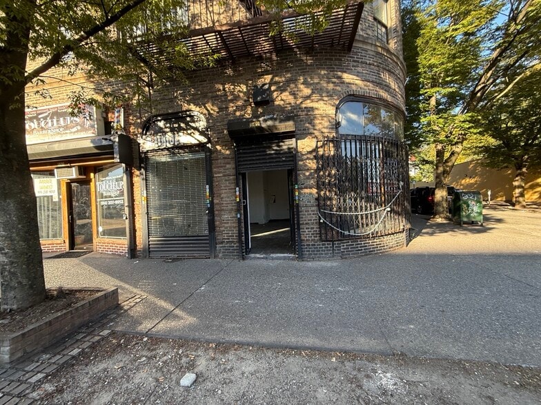 Primary Photo Of 549 S Broadway, Yonkers Apartments For Lease
