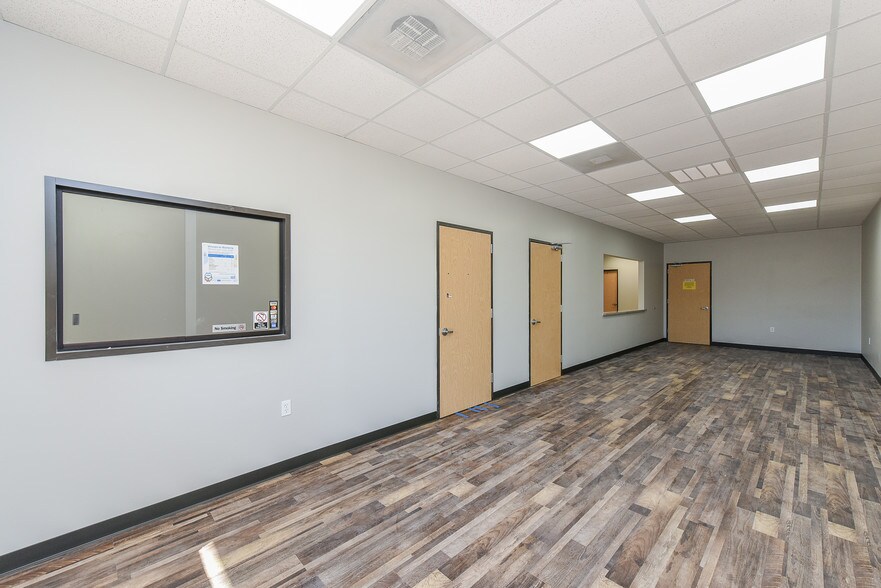 More Photos Of 5751 Blythewood St, Houston Unknown For Lease