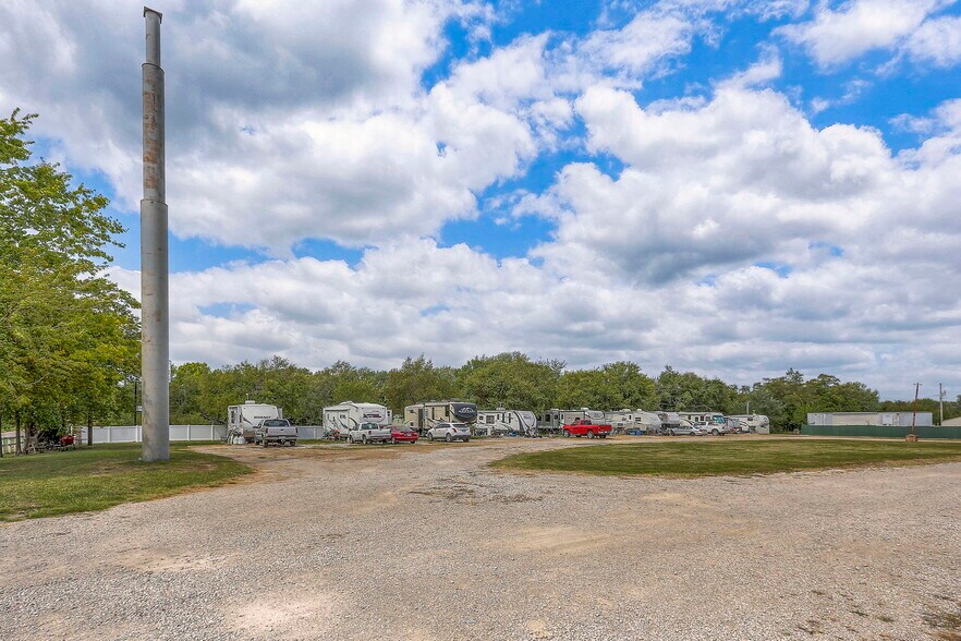 More Photos Of 2201 Outer Rd, Bates City Manufactured Housing Mobile Home Park For Sale