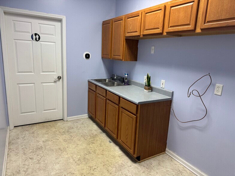 More Photos Of 5515 Davison Rd, Burton Unknown For Lease