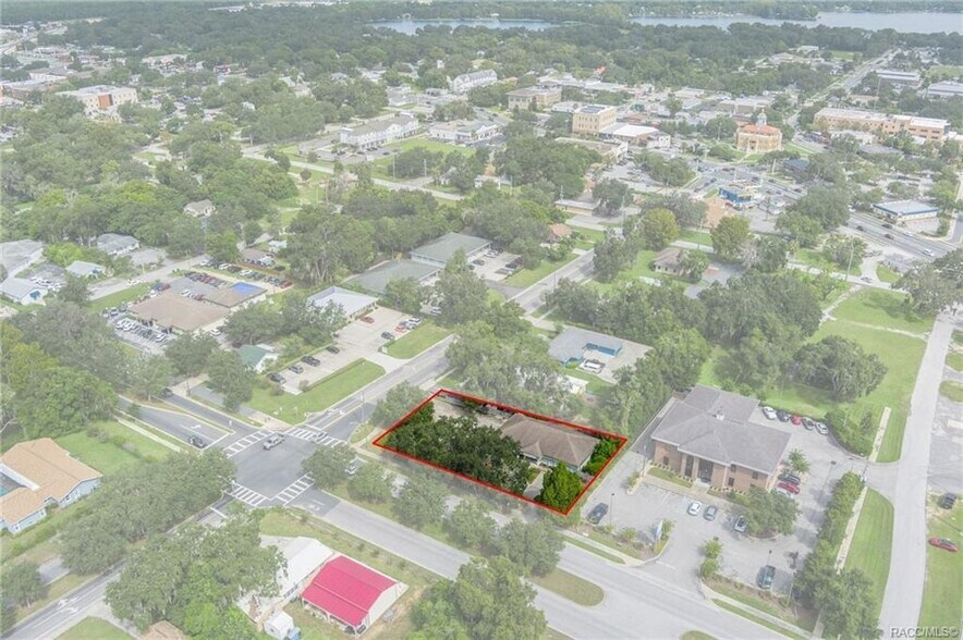 More Photos Of 102 E Highland Blvd, Inverness Drugstore For Sale