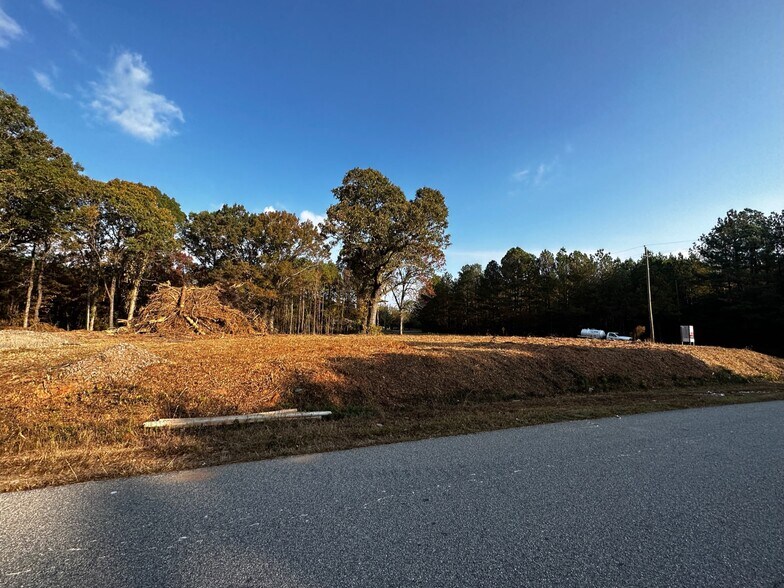 More Photos Of 00 Highway 72 W, Hull Warehouse For Lease