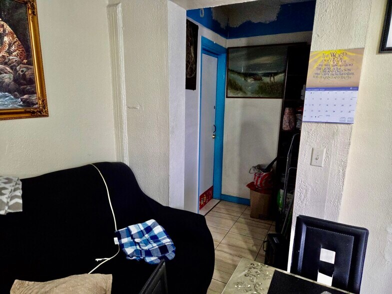 More Photos Of 9115 188th St, Hollis Flex For Sale