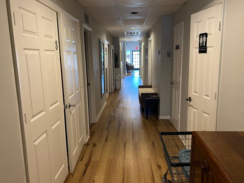 More Photos Of 2108 W Kennedy Blvd, Tampa Freestanding For Lease