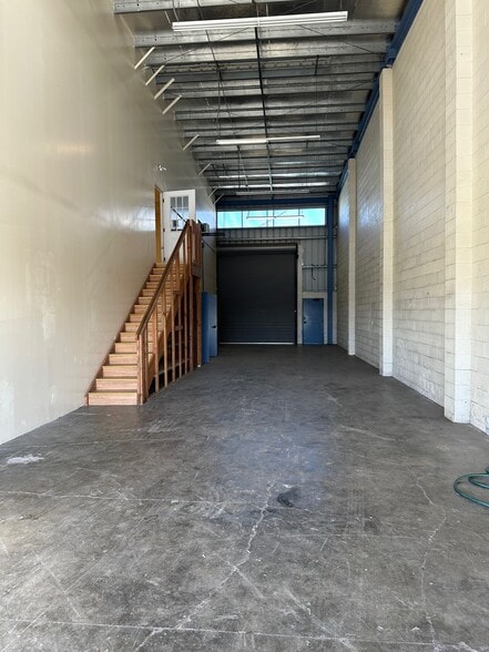 More Photos Of 916 Puuhale Rd, Honolulu Warehouse For Lease