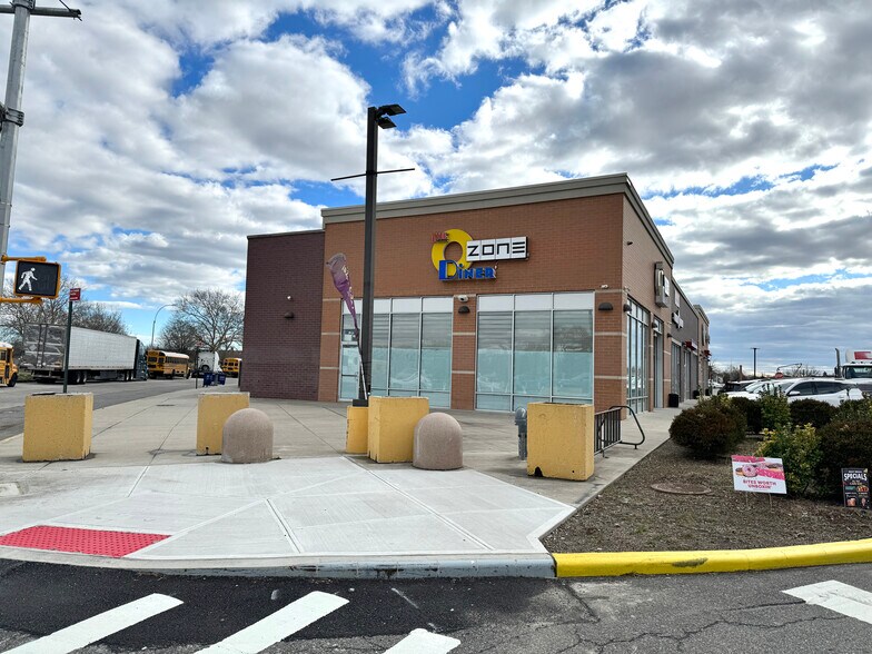 More Photos Of 13335 79th St, Howard Beach General Retail For Lease