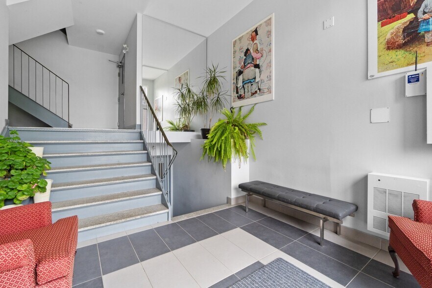 More Photos Of 120 Av De Lorraine, Lachute Apartments For Sale