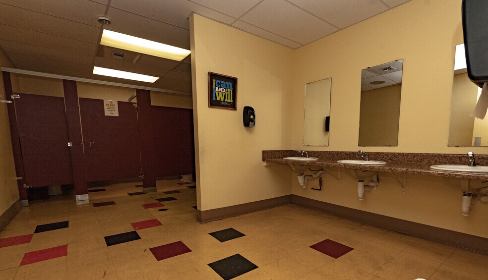 More Photos Of 8190 Pensacola Blvd, Pensacola Specialty For Sale