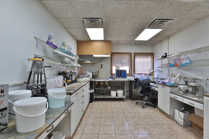 More Photos Of 2425 Deewood Dr, Columbus Medical For Sale