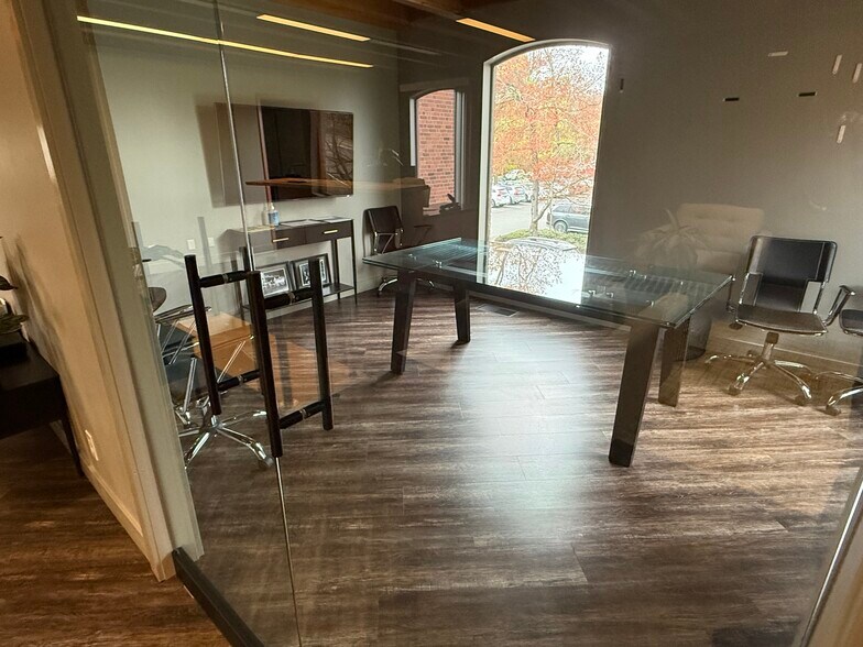 More Photos Of 6105 S MacAdam Ave, Portland Office For Lease