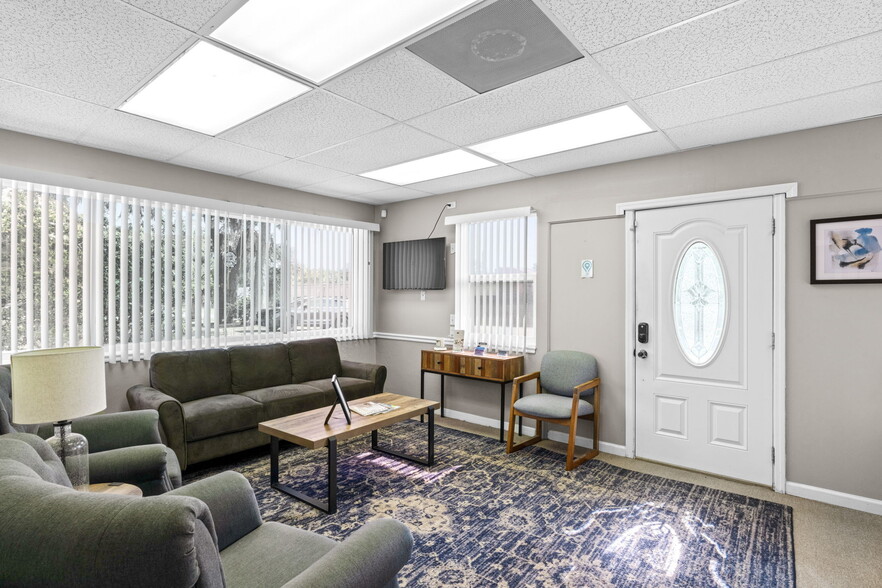 More Photos Of 6108 Arlington Rd, Jacksonville Office For Sale