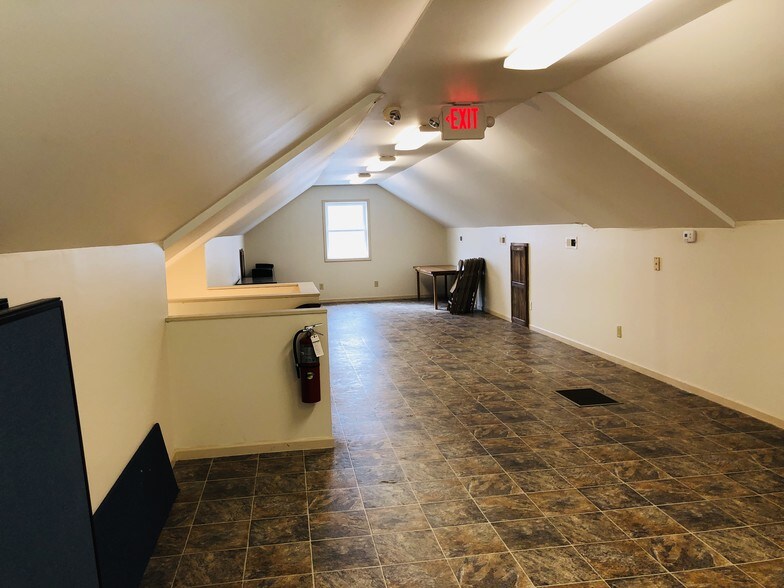 More Photos Of 120-122 W Broadway St, New Lexington Office For Lease