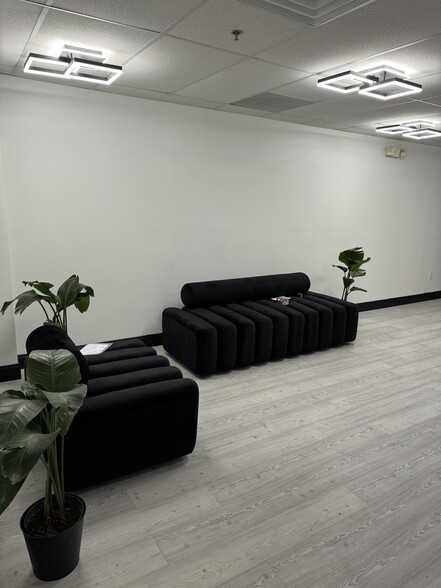 More Photos Of 485 S Kirkman Rd, Orlando General Retail For Lease