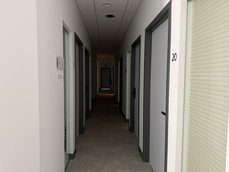 More Photos Of 940 Gainesville Hwy, Buford Storefront For Lease