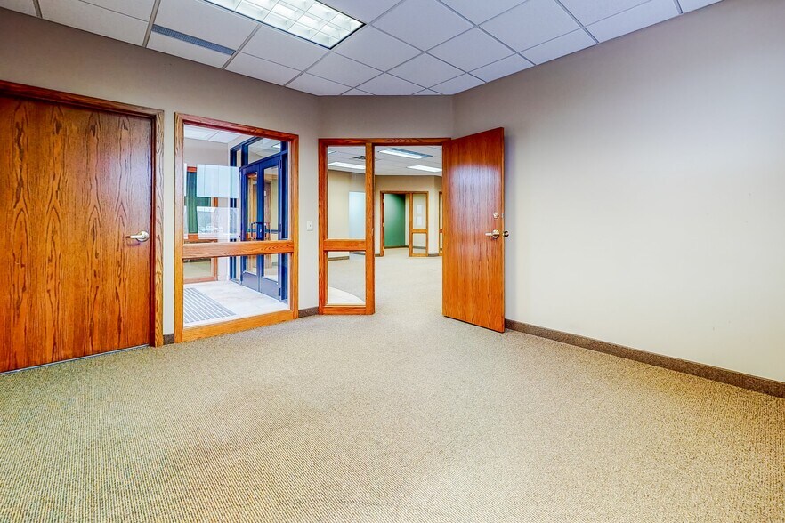 More Photos Of 11175 205th St W, Lakeville Storefront Retail Office For Lease