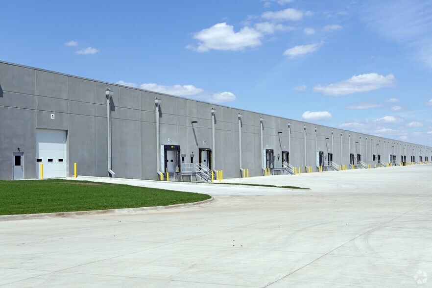 More Photos Of 4950 NE 29th St, Des Moines Warehouse For Lease