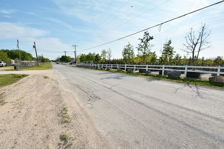 More Photos Of 120 E Zipp Rd, New Braunfels General Retail For Sale