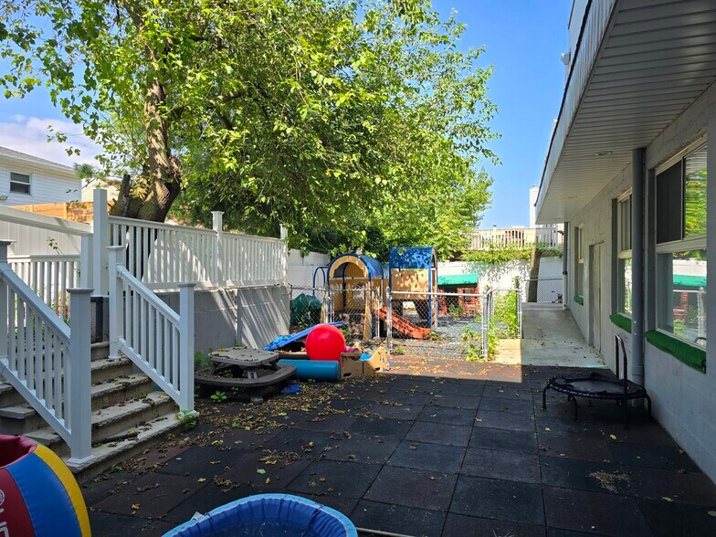 More Photos Of 80 Woodrow Rd, Staten Island Daycare Center For Lease