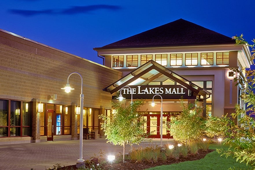 More Photos Of 5600 Harvey St, Muskegon Department Store For Sale