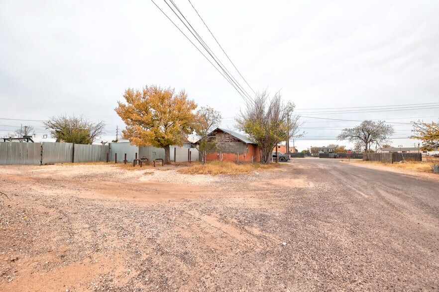 More Photos Of 200 W Murphy St, Alpine Flex For Sale