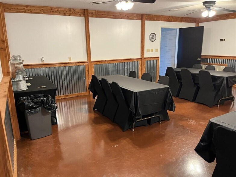 More Photos Of 20674 S Highway 59, Evansville Restaurant For Sale