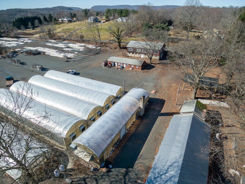 More Photos Of 1709 Kensington Rd, Berlin Specialty For Sale