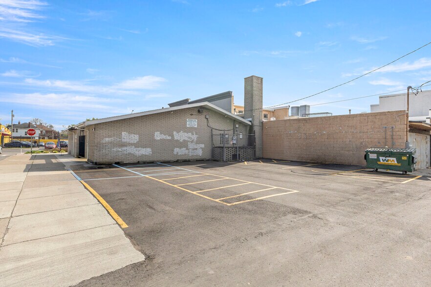 More Photos Of 17600 W Warren Ave, Detroit Office For Lease