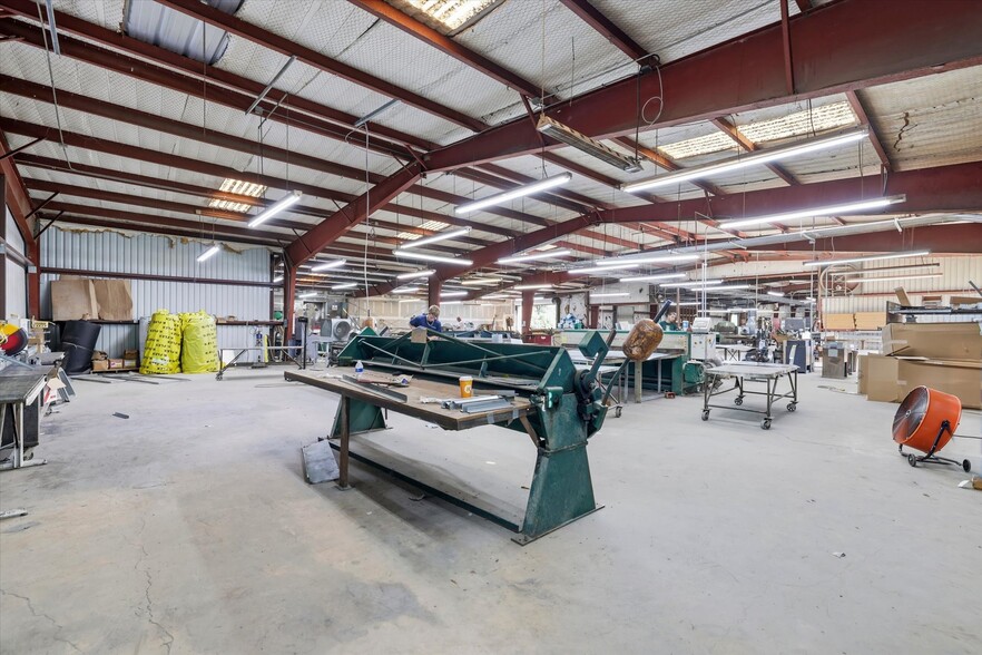 More Photos Of 4711 Capital Cir SW, Tallahassee Warehouse For Sale