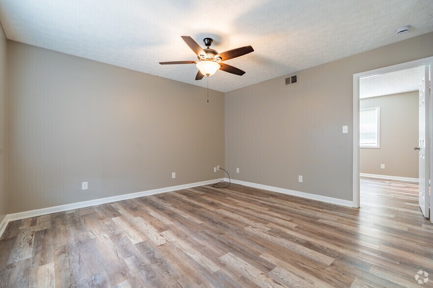 More Photos Of 1630-1634 Greentree Blvd, Clarksville Apartments For Sale