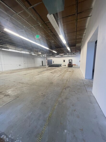 More Photos Of 5299 Saint Augustine Rd, Jacksonville Manufacturing For Lease