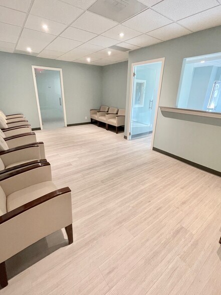 More Photos Of 67 Holly Hill Ln, Greenwich Office For Sale